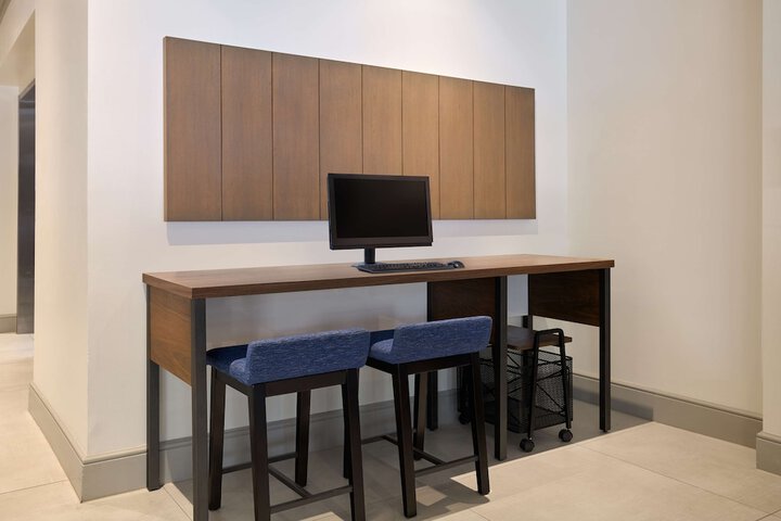 Business Center 57 of 59