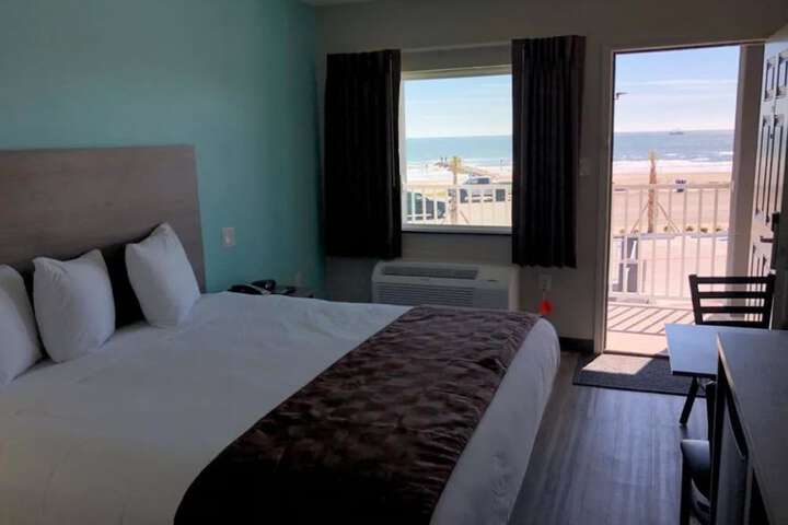 Room 16 of 19