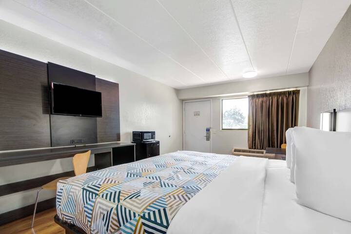 Room 13 of 33
