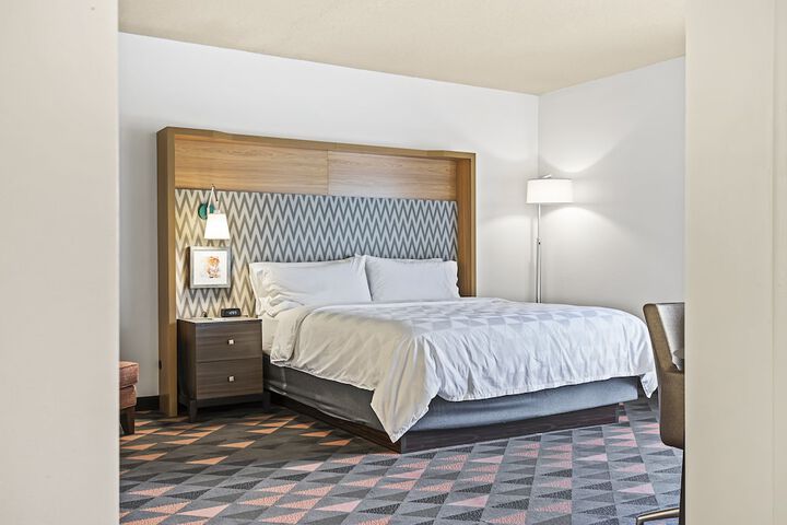 Room 34 of 65