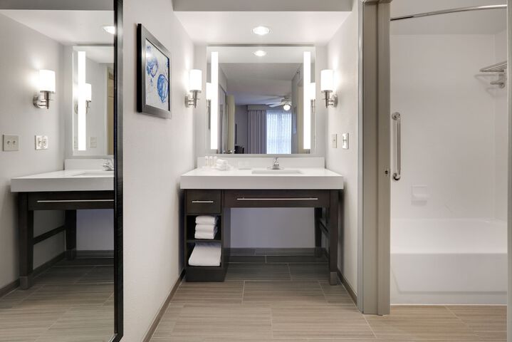 Room 14 of 27