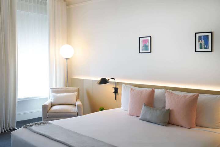 Room 42 of 99