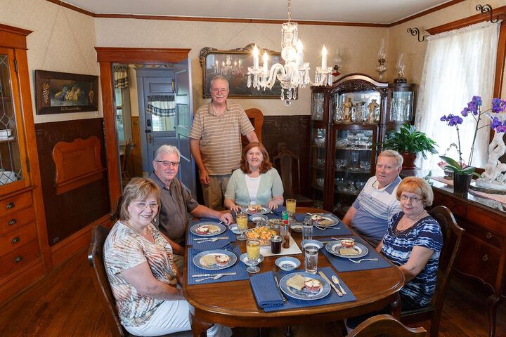 Dining 34 of 47