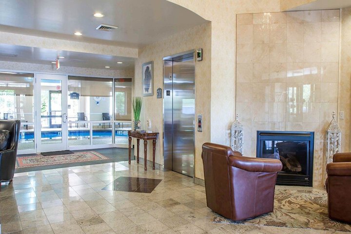 Comfort Suites West Warwick - Providence