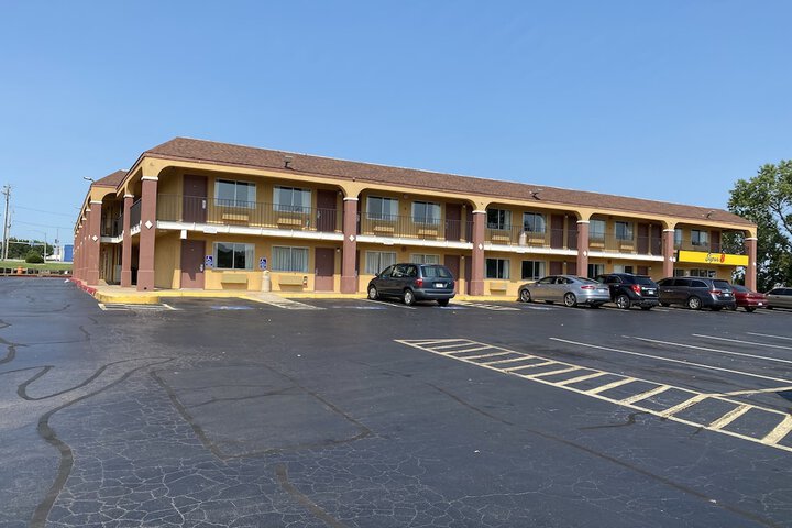 Super 8 by Wyndham Midwest City OK
