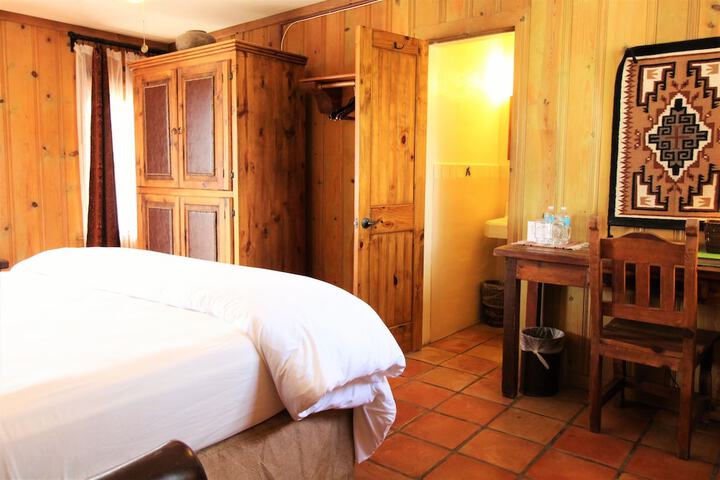 The Maverick Inn