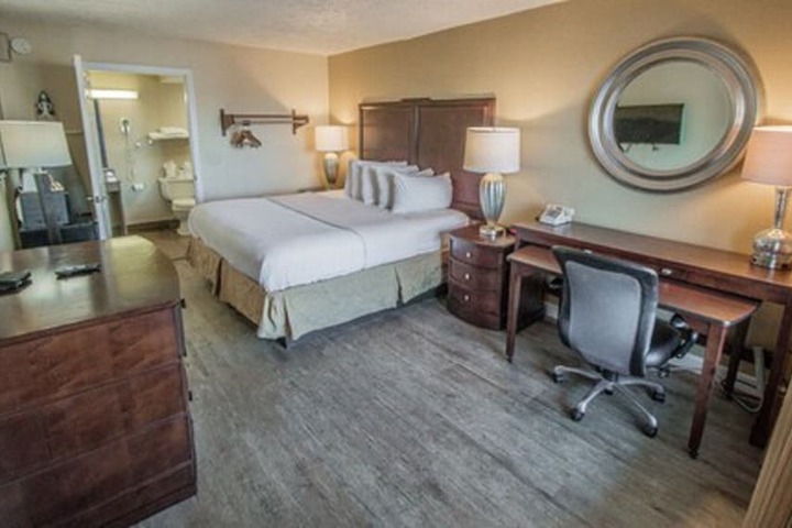 Room 12 of 28