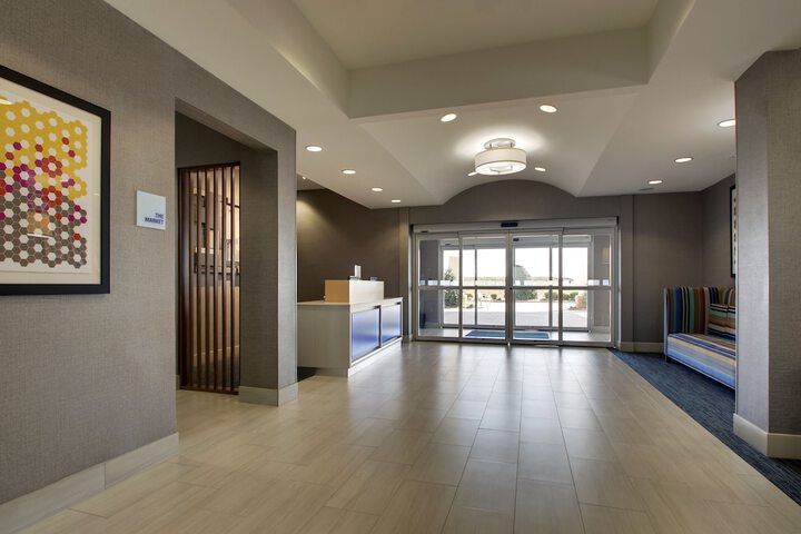Holiday Inn Express Hotel & Suites Vernon College Area by IHG