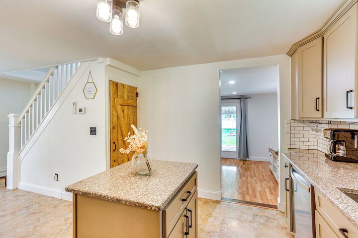 Fenced Backyard Grill & Deck: Bernville Home!