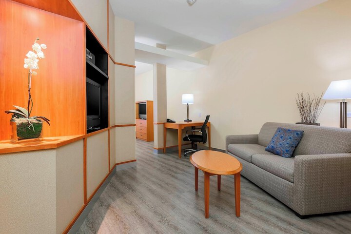 Room 12 of 27
