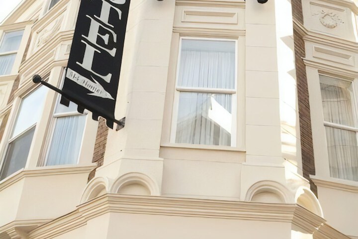 Hotel 2 of 119