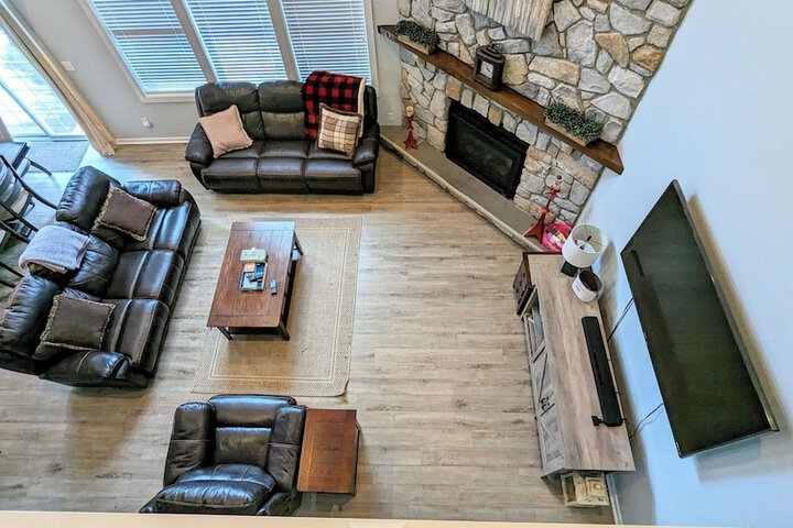 The Nest at Pinecrest by Avantstay Spacious Deck Game Room, Fire Pit