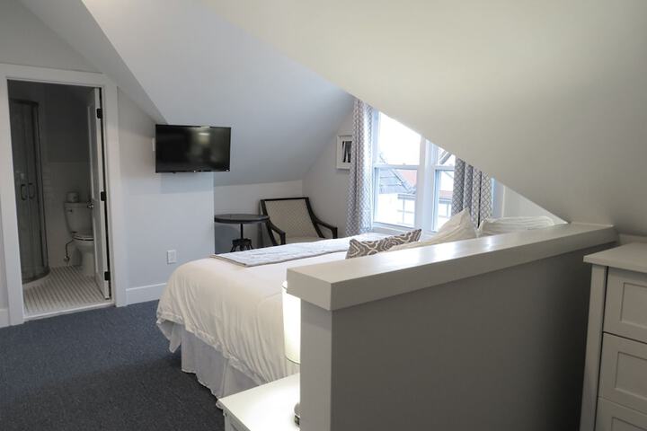 Room 112 of 183