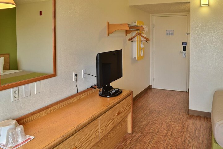 Room 34 of 40