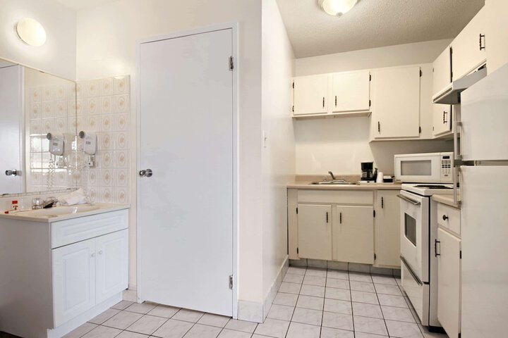 Room 8 of 19