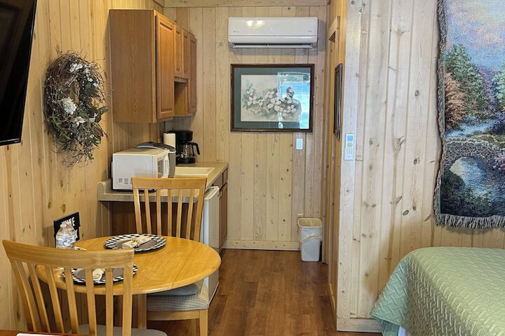 Mountain Aire Cottages Inn & Glamping