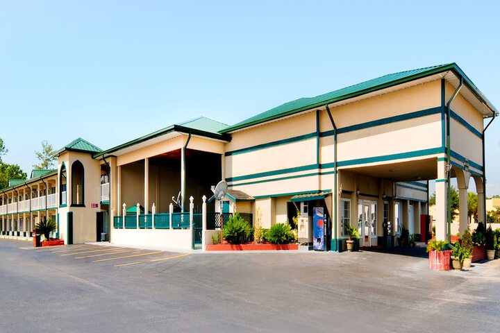 Days Inn by Wyndham Waycross