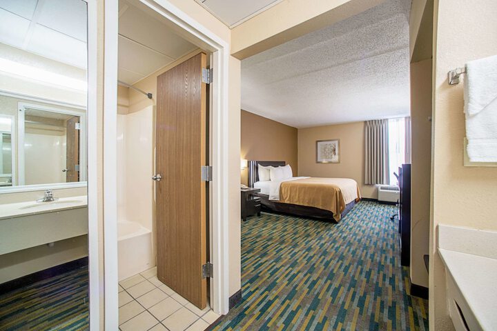 Room 10 of 30