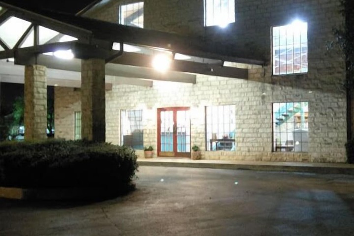 Windcrest Inn and Suites