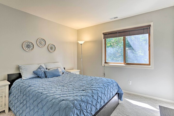 Gorgeous Vernon Township Condo w / Balcony!