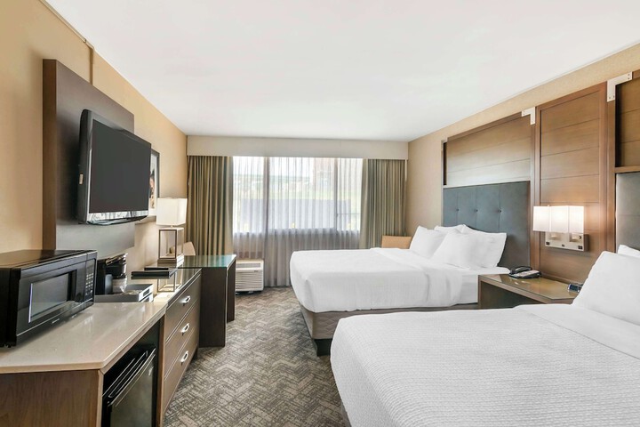 Best Western Plus Kansas City Sports Complex Hotel