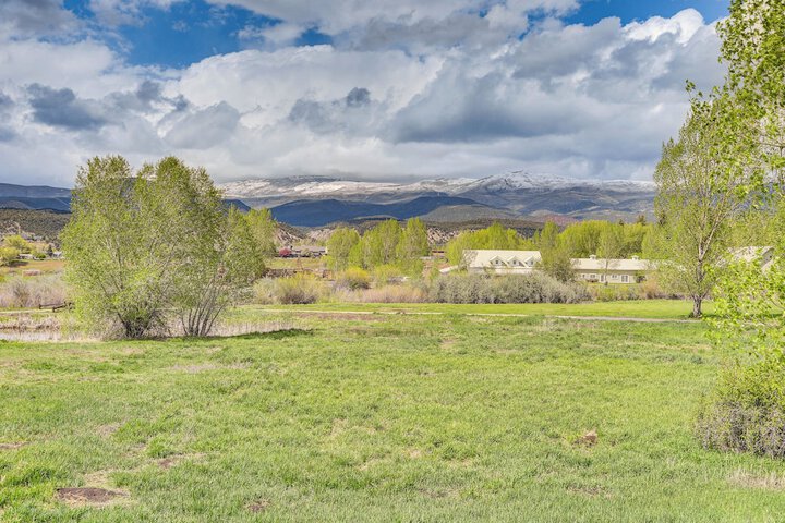 Near Trail: Dtwn Eagle Ranch Condo w / Balcony
