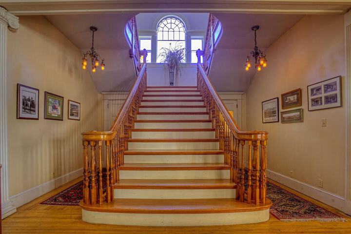 Hillholm Estate