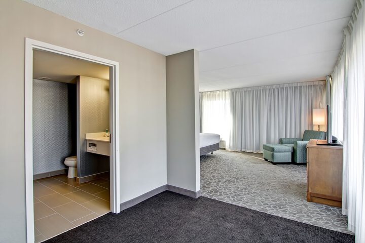 Room 33 of 40