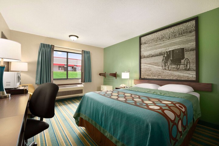 Room 8 of 16