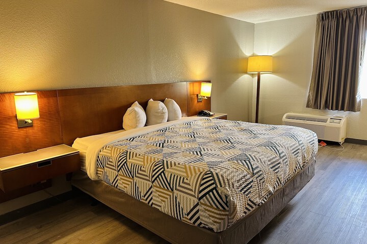 Room 15 of 19