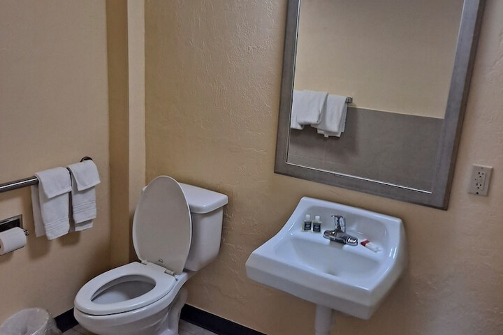 Room 14 of 24