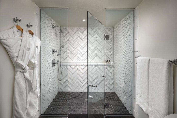 Room 50 of 172