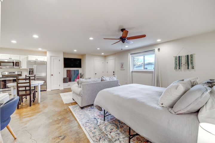 Central & Modern Studio w / Workspace in Owasso!