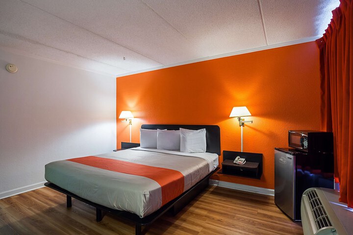 Room 27 of 32