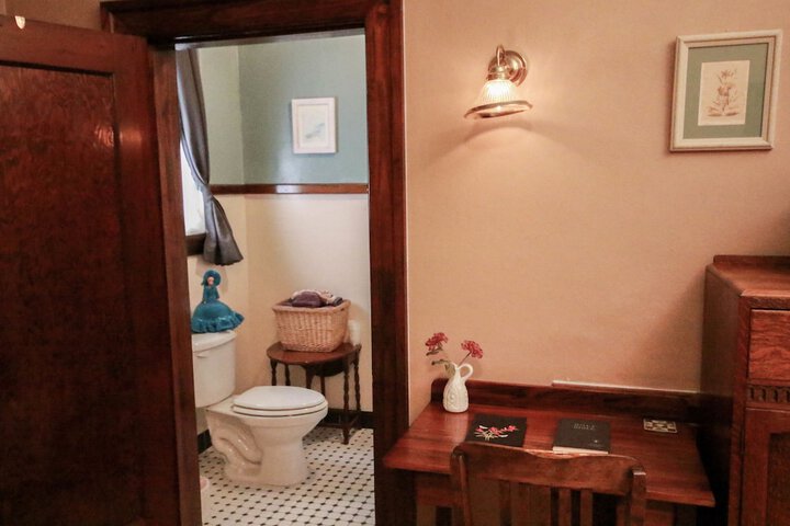 Room 62 of 77