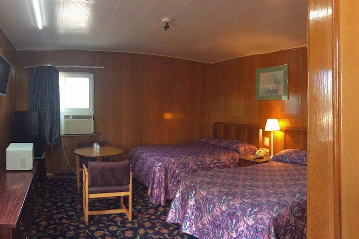 Room 5 of 16