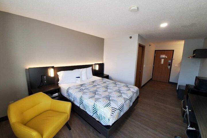 Motel 6 Kewanee IL