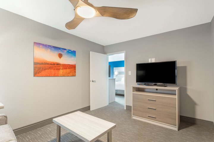Best Western Plus Cleveland Inn & Suites
