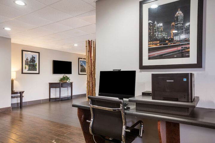Business Center 52 of 55