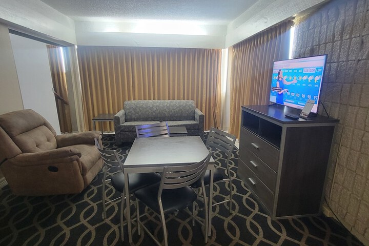 Room 32 of 38