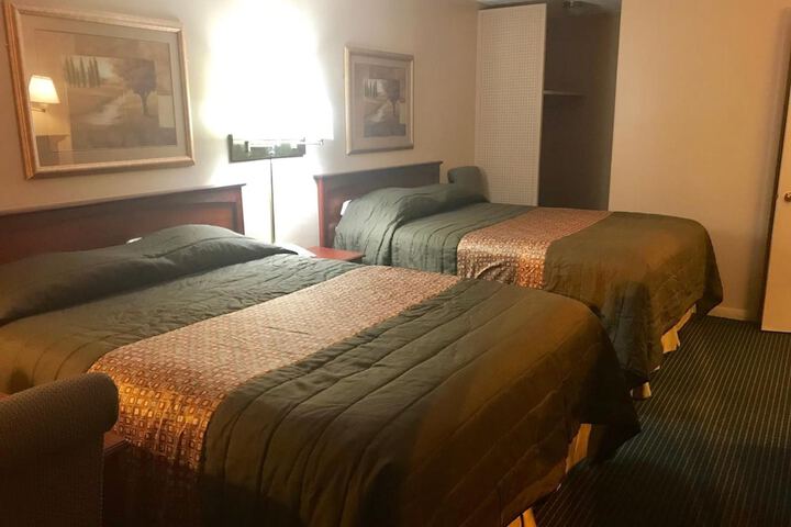 Redwood Inn