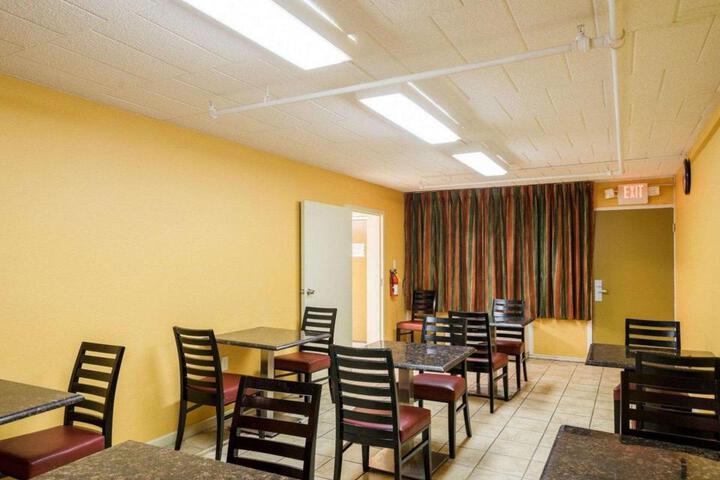 Rodeway Inn University