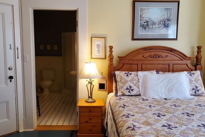 Room 27 of 32
