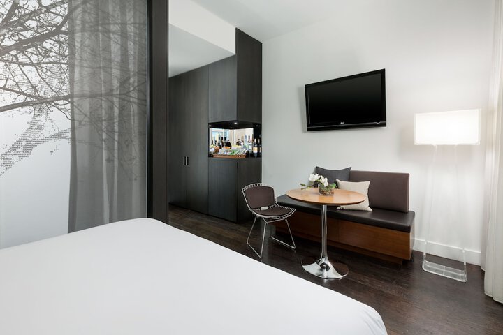 Room 34 of 59