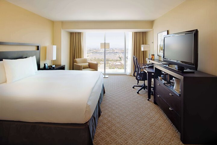 Room 34 of 100
