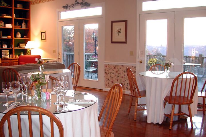 Dining 25 of 66