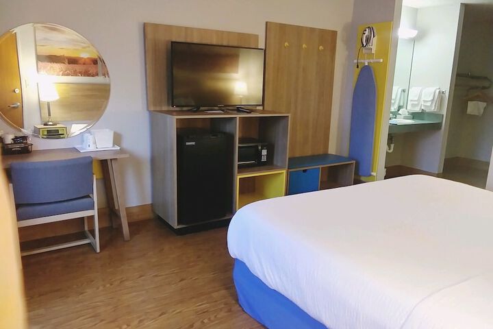 Room 7 of 32