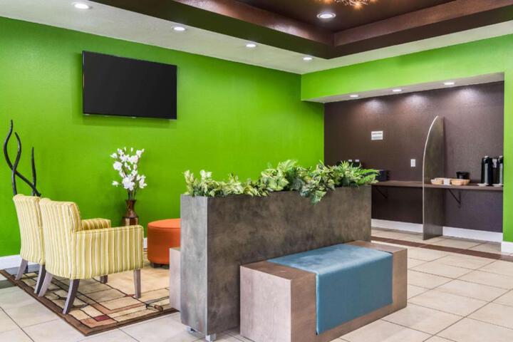 Clarion Inn & Suites Russellville I-40