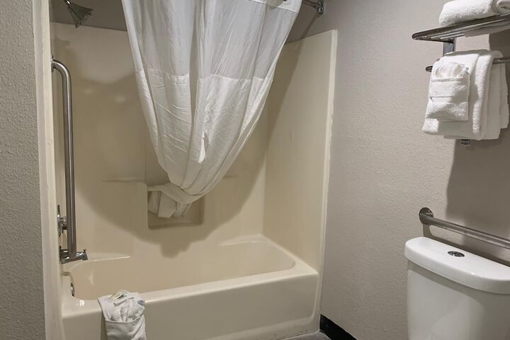 Room 13 of 34