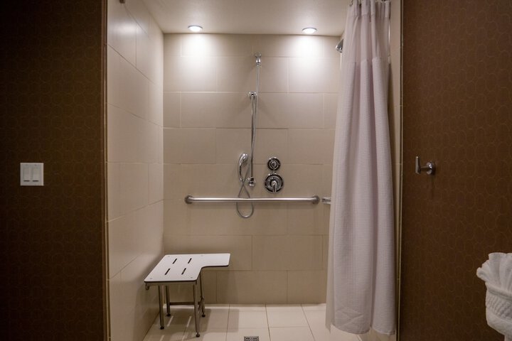 Room 8 of 18